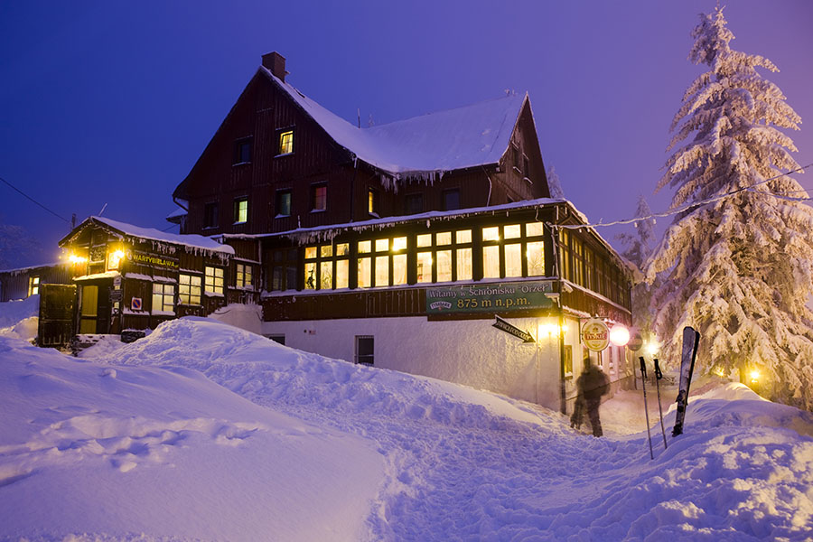 Hotel w śniegu